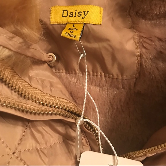 Daisy Quilted Puffer Vest Tan NWT - Picture 4 of 6